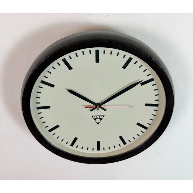 Industrial Bakelite Factory Wall Clock from Pragotron, 1970s For Sale - Image 4 of 18