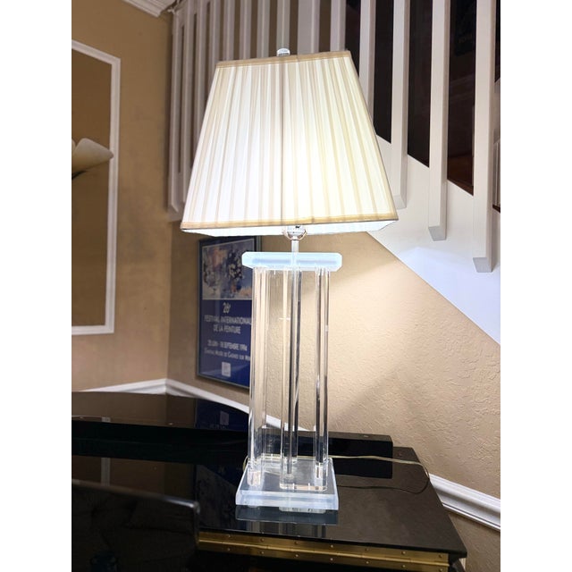 Frederick Cooper 1970s Vintage Monumental "Four-Column" Lucite Table Lamp For Sale - Image 4 of 12