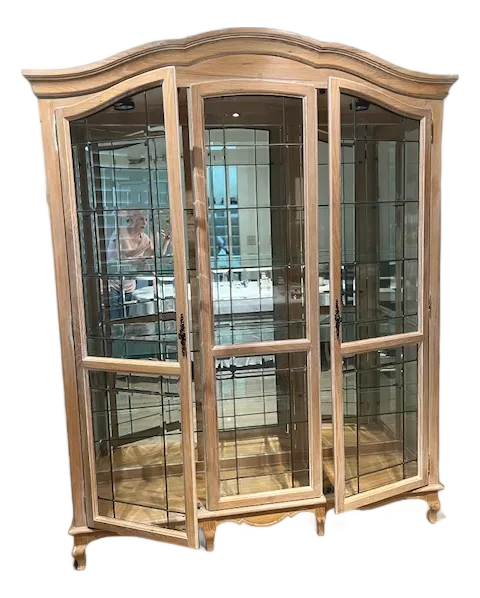 1980s Breakfront China/Curio Cabinet With Leaded Glass Doors and