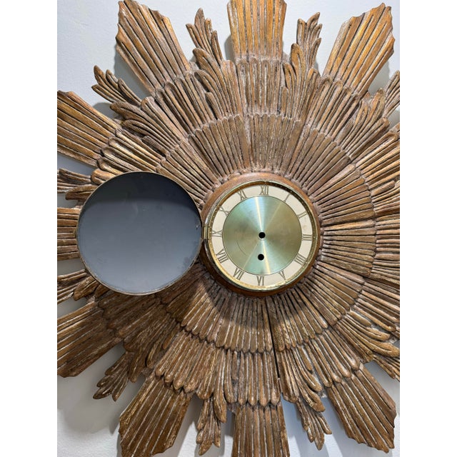 Round Mid- Century Vintage Sunburst Gold Gilt Wood Mirror With Hidden Clock For Sale In Los Angeles - Image 6 of 7