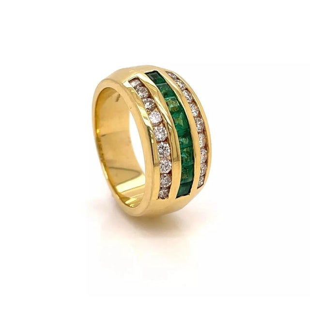 Contemporary Craig Drake Diamond & Emerald 18k Yellow Gold Band Ring - Size 7 For Sale - Image 3 of 6