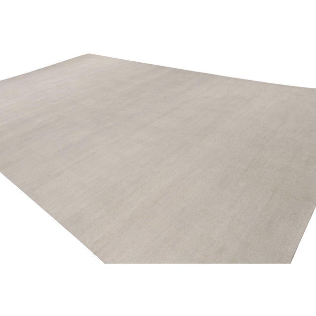 Rug & Kilim’s Oversized Contemporary Textural Solid Rug in Ivory Tones For Sale In New York - Image 6 of 8
