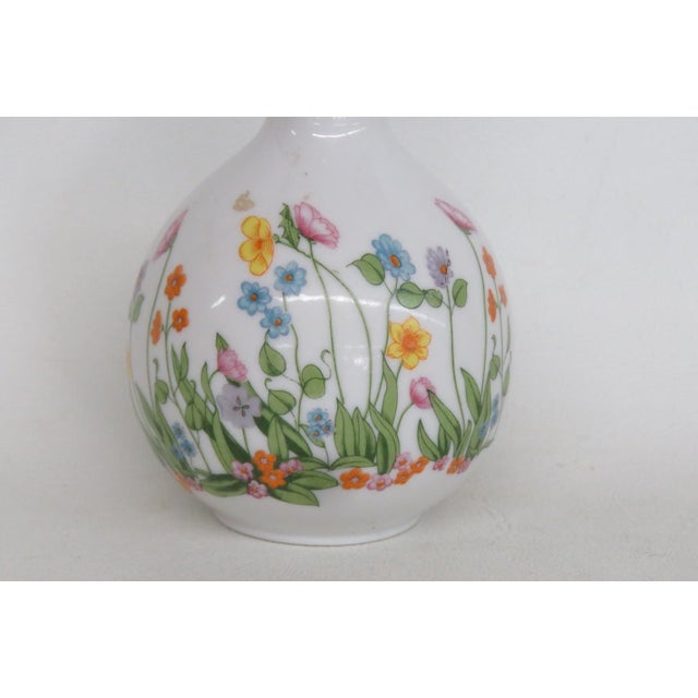 Late 20th Century White Ceramic Rounded Tapered Bud Vase With Colorful Floral Garden Motif #5116b For Sale - Image 5 of 12