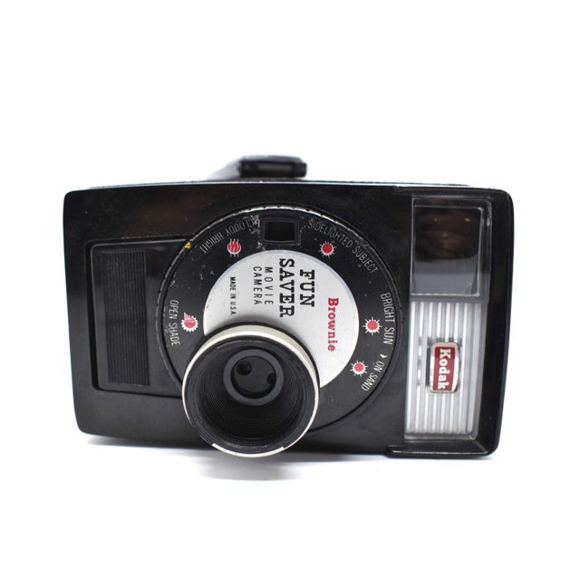 This charming Kodak Brownie Fun Saver is a quintessential piece of mid-century Americana. Manufactured in the mid-1960s,...