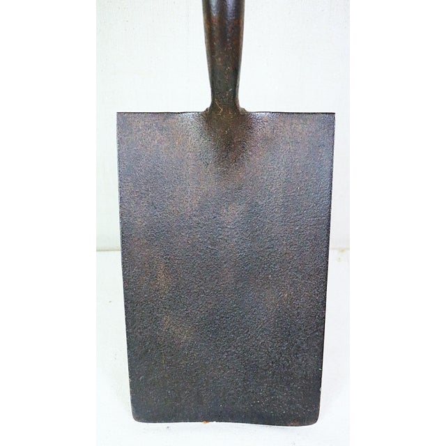 An English gardening shovel dating from the Edwardian period as the beginning of the 20th century. It is very sturdily...