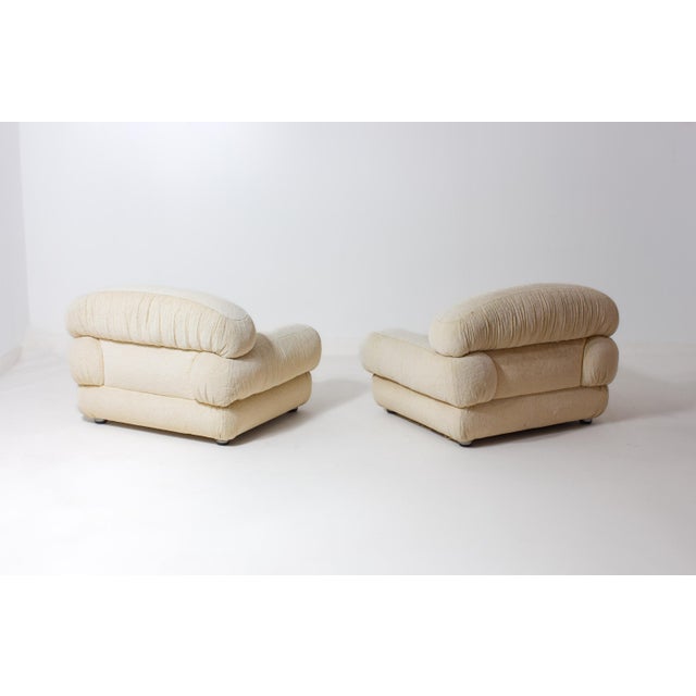 1970s Italian Lounge Chairs in Cream Coloured Fabric, 1970s, Set of 2 For Sale - Image 5 of 16