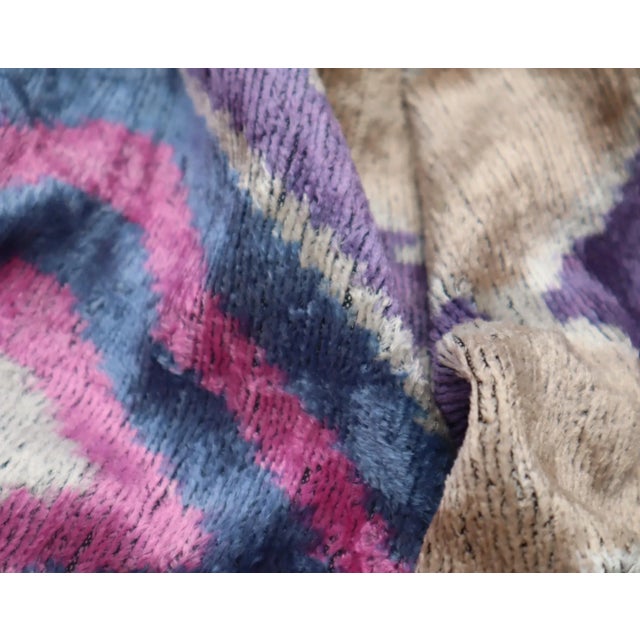 ● 100% silk velvet material making the throw pillows super soft and cozy with a delicate touch and giving your room a more...