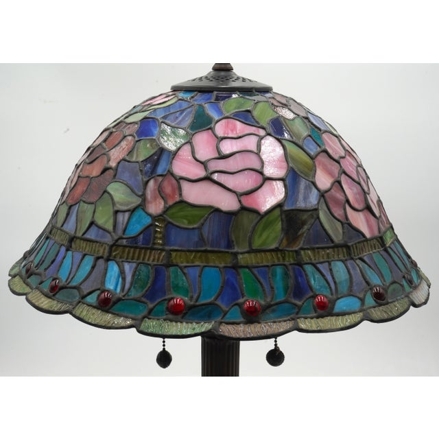 Traditional 1980s Dale Tiffany Inc Stained Leaded Glass Lamp For Sale - Image 3 of 14