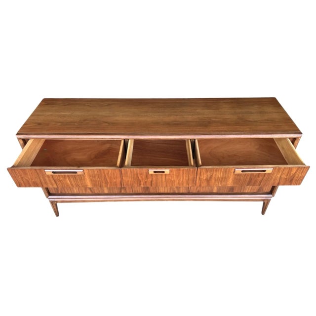 Brown Sculptural Mid-Century Walnut 9-Drawer Dresser in Danish Modern Style For Sale - Image 8 of 17