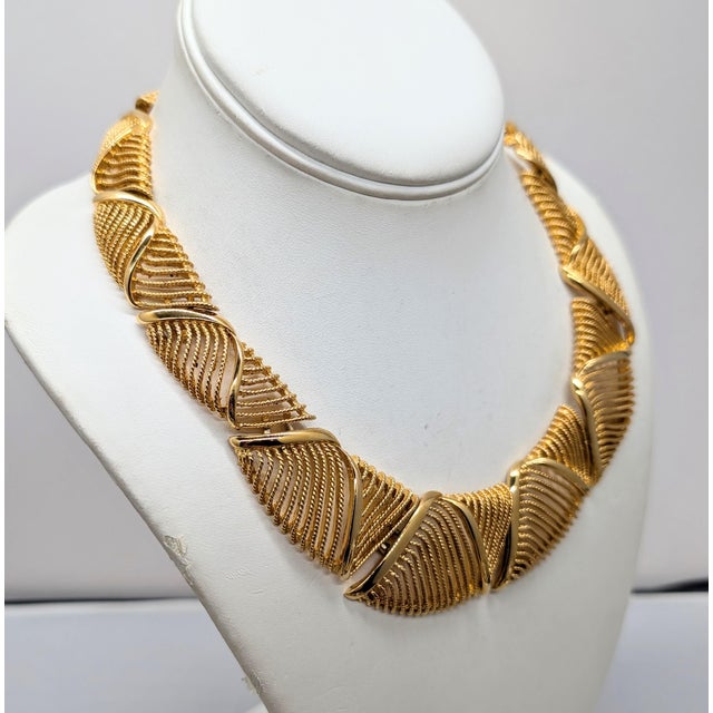 Napier Vintage Signed Napier Goldtone Openwork Wavy Link Collar Necklace For Sale - Image 4 of 16