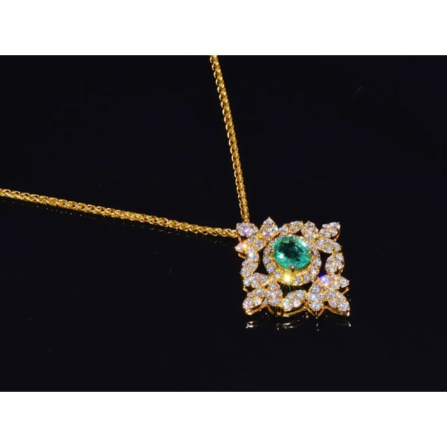 Early 21st Century Natural 5.21Cts VS F Diamond Colombian Emerald 18K Solid Gold Pendant For Sale - Image 5 of 8