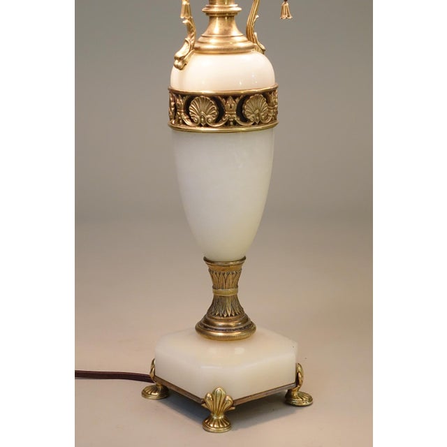 1930s French Depose Art Deco Neo Classic Trophy Urn White Onyx Marble Column Bronze Table Lamp For Sale - Image 4 of 13