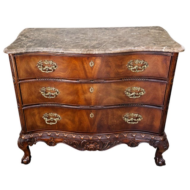 French 1980s Henredon Louis XV Style Serpentine Mahogany Commode With Marble Top & Ball and Claw Feet For Sale - Image 3 of 18