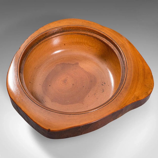 1900s Pair of Antique Victorian English Carved Yew Lidded Bowls For Sale - Image 9 of 13