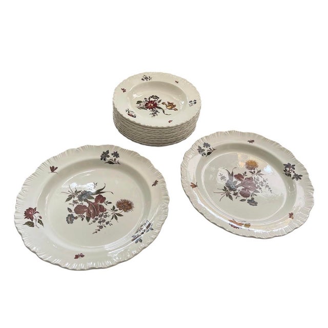 2000 - 2009 Set of 14 Antique Wedgwood Etruria Floral Dinner Service For Sale - Image 5 of 9