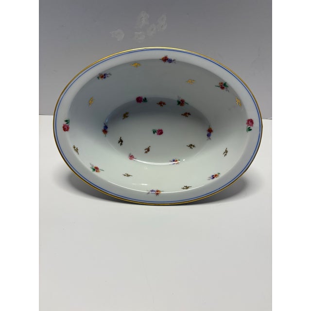 Limoges, France Early 20th Century French Limoges Oval Serving Bowl by Chastagner & Cie, Hand-Painted Florals With Gilt Rim For Sale - Image 4 of 4