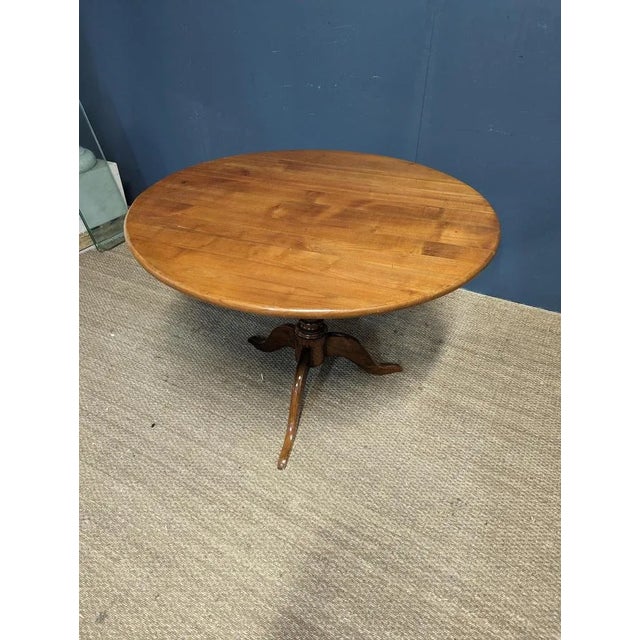 Victorian Table in Cherrywood, in Very Good conditions.