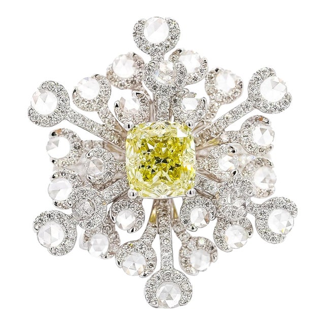 Gia Certified 1.52 Carat Fancy Greenish Yellow Diamond Briolette Snowflake Ring Size 6.5 For Sale