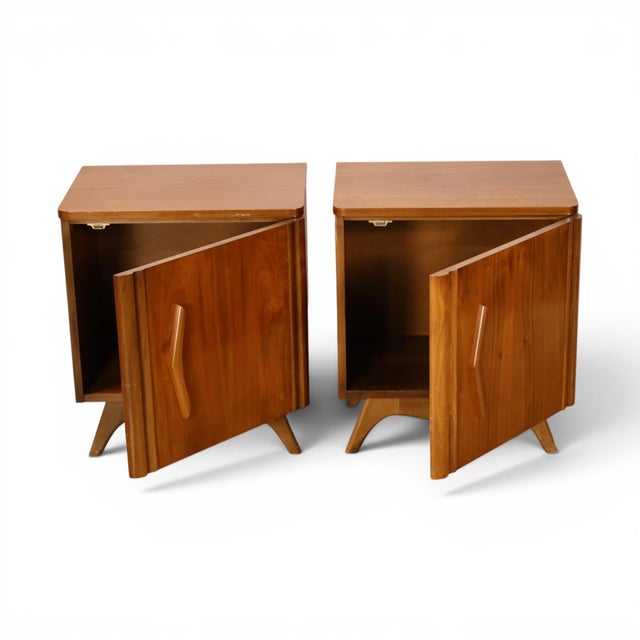 Young Manufacturing Vintage Sculptural Mid Century Modern Pair of Nightstands C. 1960s, Attrbiuted For Sale - Image 10 of 14