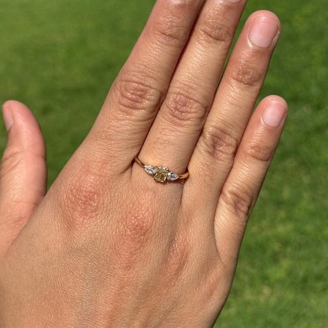 VRJewels Fancy Yellow Diamond Three-Stone Engagement Ring in 14k Gold Size 5 For Sale - Image 10 of 18