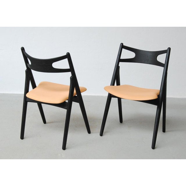 Carl Hansen & Søn Set of Fully Restored Sawbuck Chairs in Ebonized Oak by Hans J. Wegner for Carl Hansen & Søn, 1950s For Sale - Image 4 of 8
