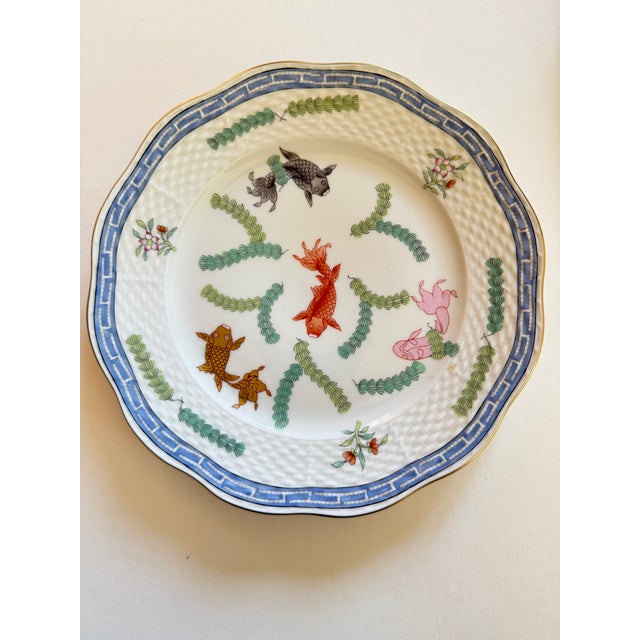 Chinoiserie Late 20th Century Set of 4 Herend Hand-Painted Porcelain Poisson Dessert Plates With 24k Gold Accents For Sale - Image 3 of 7