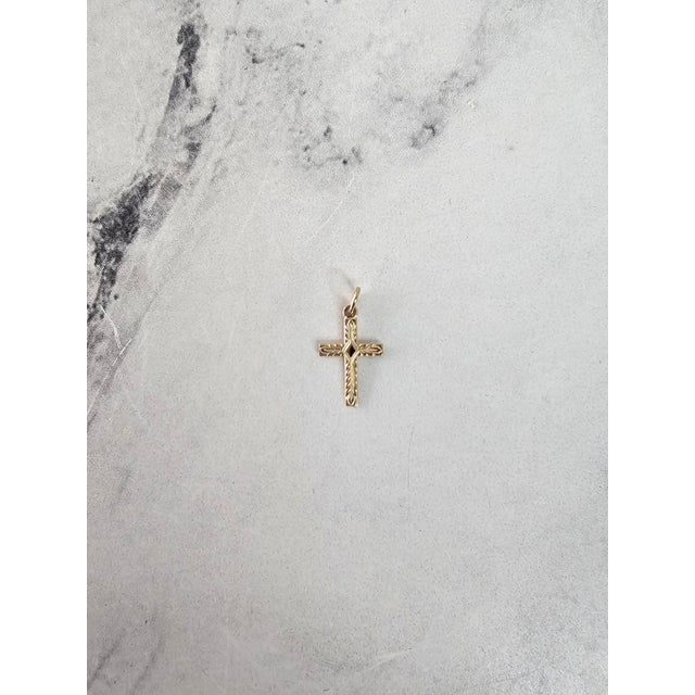 Vintage Style Cross with Diamond Design in Center 14k Yellow Gold 16" For Sale - Image 4 of 4