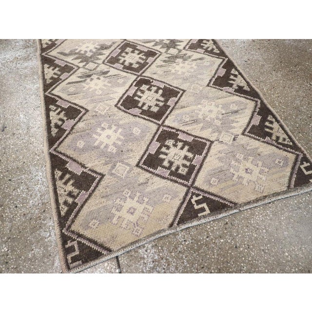 Galerie Shabab Collection Mid-20th Century Turkish Anatolian Rug For Sale In New York - Image 6 of 8