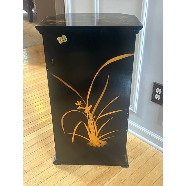 Black Vintage Hand-Painted Chinoiserie Black-Lacquer Octagonal Pedestal Cabinet For Sale - Image 8 of 10
