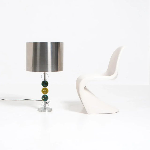 This impressive table lamp was designed by Nanny Still for Raak in 1972. This large, modern lamp is made of aluminum,...