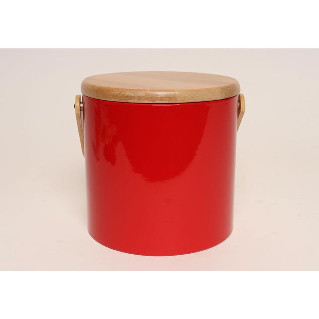 Georges Briard 1980s Mid Century Modern Red Vinyl and Birch Insulated Ice Bucket by Georges Briard For Sale - Image 4 of 14
