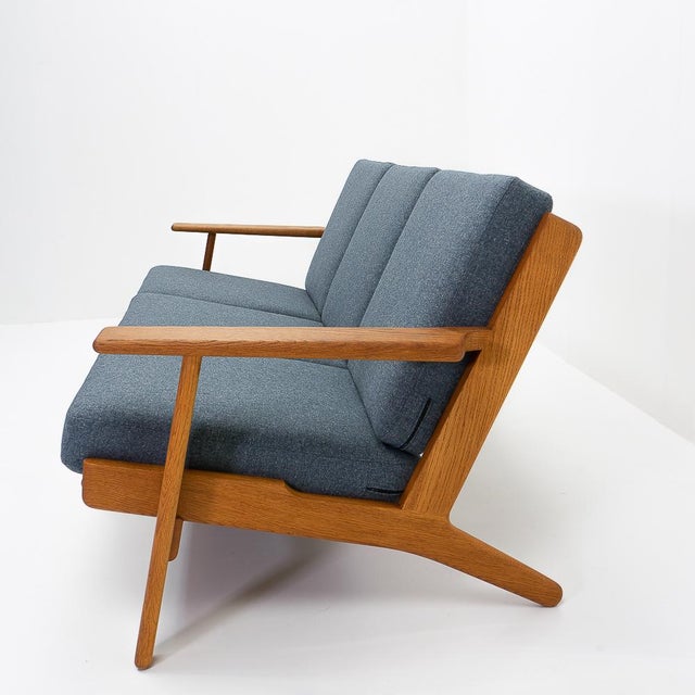 GE 290 3-Seater Sofa by Hans Wegner for Getama, 1960s For Sale - Image 4 of 13