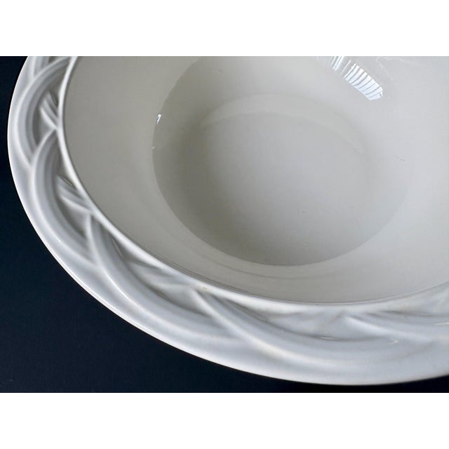 Vintage Pfaltzgraff Acadia White Serving Bowl – Off-White Stoneware With Woven Rim For Sale In Miami - Image 6 of 9