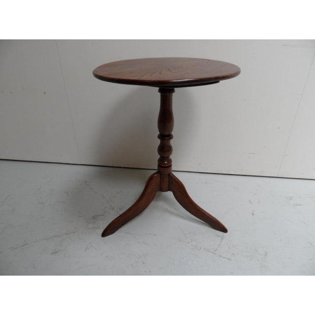 Antique Round Tilt Top Sidetable, in Very Good conditions. Designed before 1890