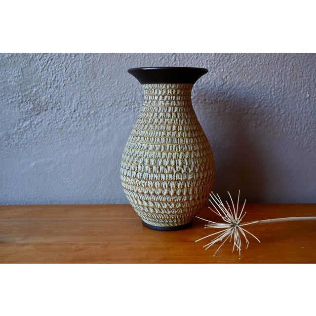 Beige Brutalist Scarred Terracotta Vase by Alfred Krupp, 1970s For Sale - Image 8 of 8