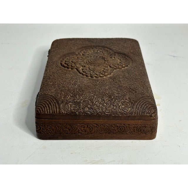 19th Century Anglo-Indian Carved Box: 19th Century Jama Masjid Miniature Painting For Sale - Image 5 of 10