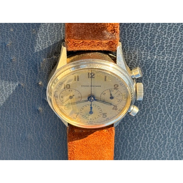 Brown Late 1940s Gentleman's Triple-Register Chronograph in Steel - Rare Concord Valjoux 23 for Brooks Brothers For Sale - Image 8 of 10
