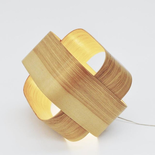 Floor lamp with a design inspired by the clean style of Nordic objects. Made of matt natural water-based painted curved...