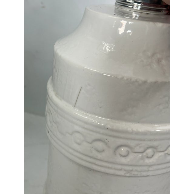 White Mid Century White Ceramic Table Lamp For Sale - Image 8 of 9