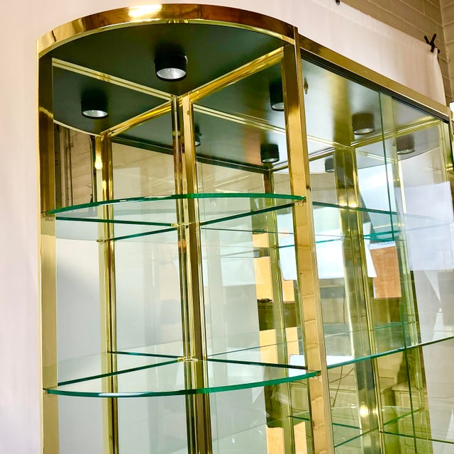 1980s Vintage Hollywood Regency Boho Chic Large Brass & Glass Display Cabinet - 3 Piece Set. For Sale - Image 13 of 17