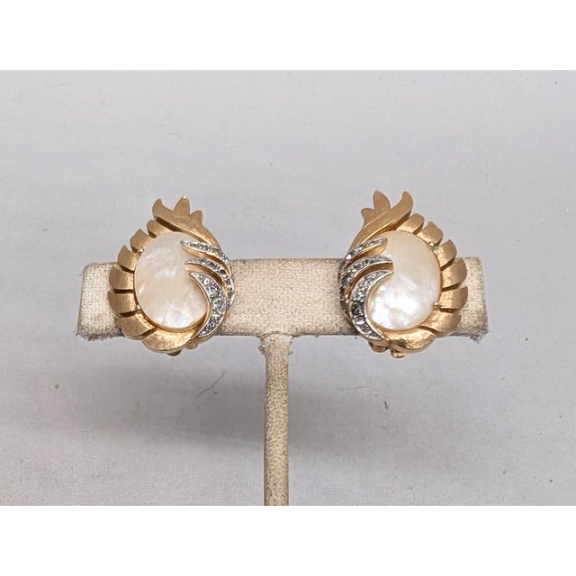 Mid-Century Modern Vintage 1958 Signed Crown Trifari Goldtone Mother-of-Pearl & Rhinestone "Fantasia" Clip Earrings-2 Pieces For Sale - Image 3 of 8