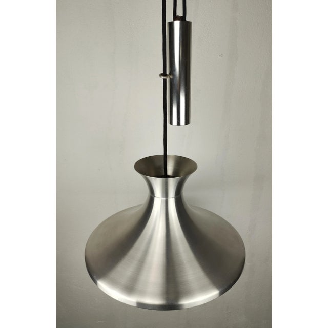 This rare pendant lamp, with its timelessly modern, 1960s Space Age design, comes from the German manufacturer ERCO, for...