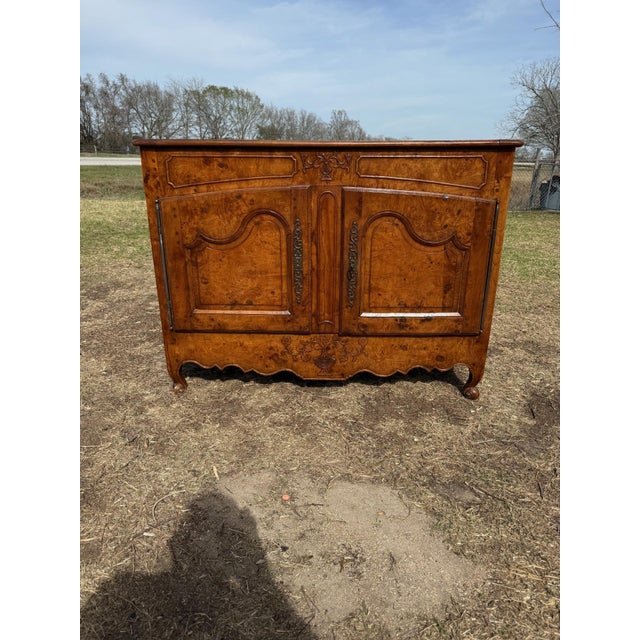 18th Century French Provinciale Louis XV Solid Burl Walnut Sideboard / Buffet For Sale - Image 16 of 18