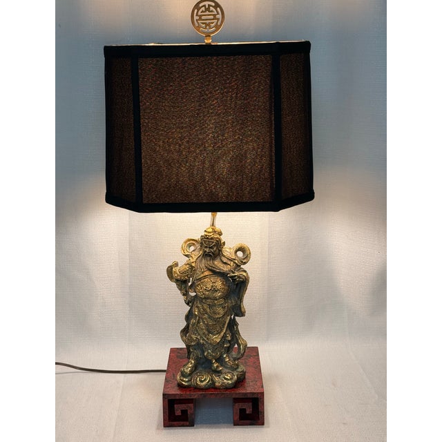 Chinoiserie Vintage Tony Duquette Style Bespoke Parcel Gilt Guan Yu Table Lamp by Turtle & Crane -Newly Painted For Sale - Image 3 of 16