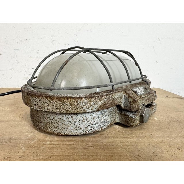 Industrial Grey Rusty Cast Iron Wall Light from Elektrosvit, 1960s For Sale - Image 9 of 16