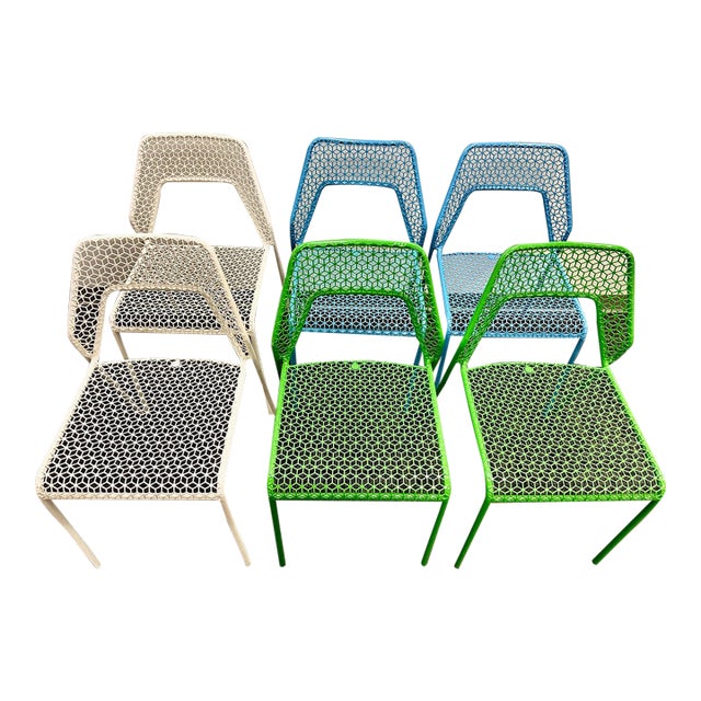 Set of 6 Blu Dot Hot Mesh Dining/Patio Chairs 2 Each White/Green/Blue For Sale