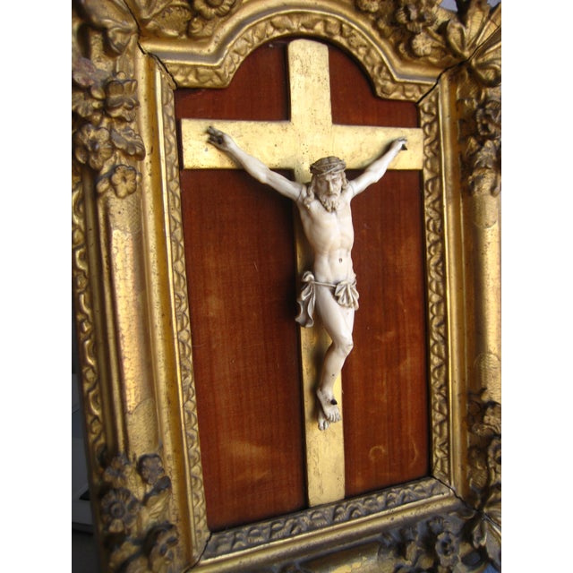 French French Crucifix Gilded Frame 1700 Hundreds For Sale - Image 3 of 13