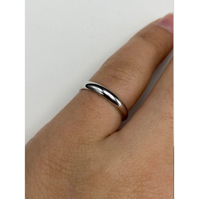 Contemporary Ladies Classic 14K White Gold Wedding Band For Sale - Image 3 of 4