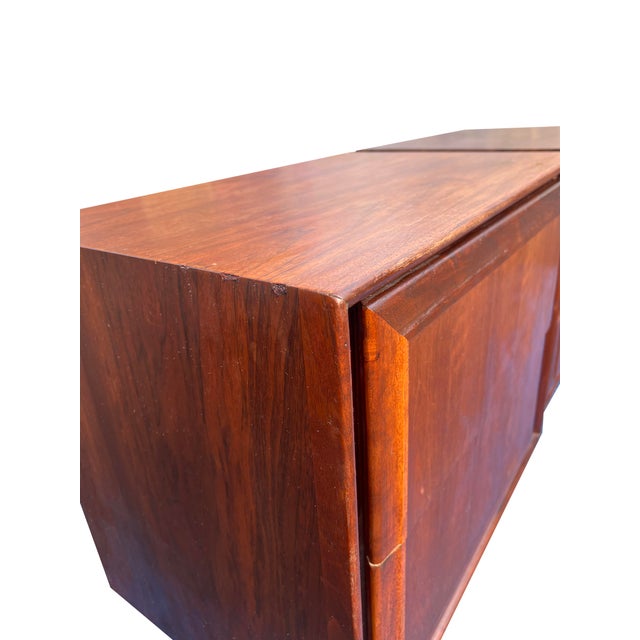 Mid Century Modern Vintage Nightstands or End Side Tables, a Pair For Sale In New York - Image 6 of 10