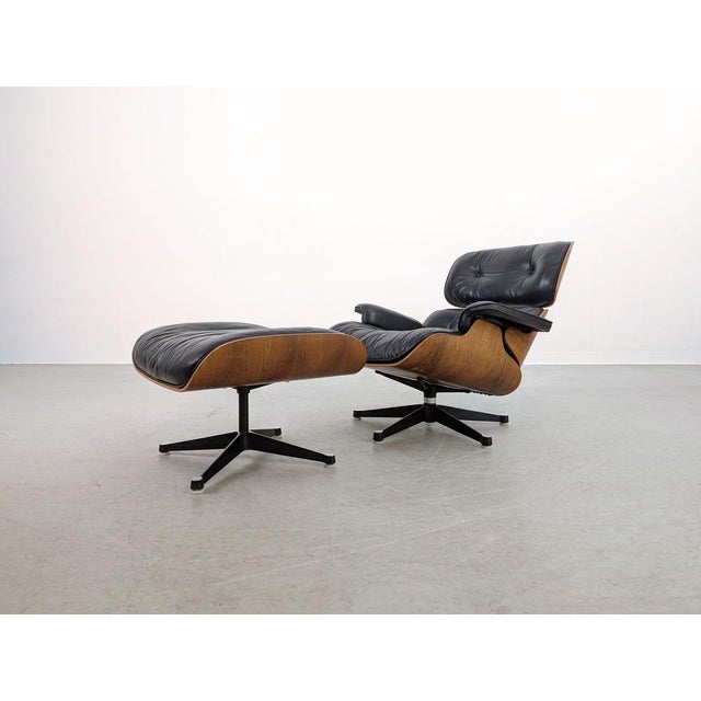 Set of Lounge Chair and Ottoman in Palisander by Charles and Ray Eames for Herman Miller For Sale - Image 5 of 18